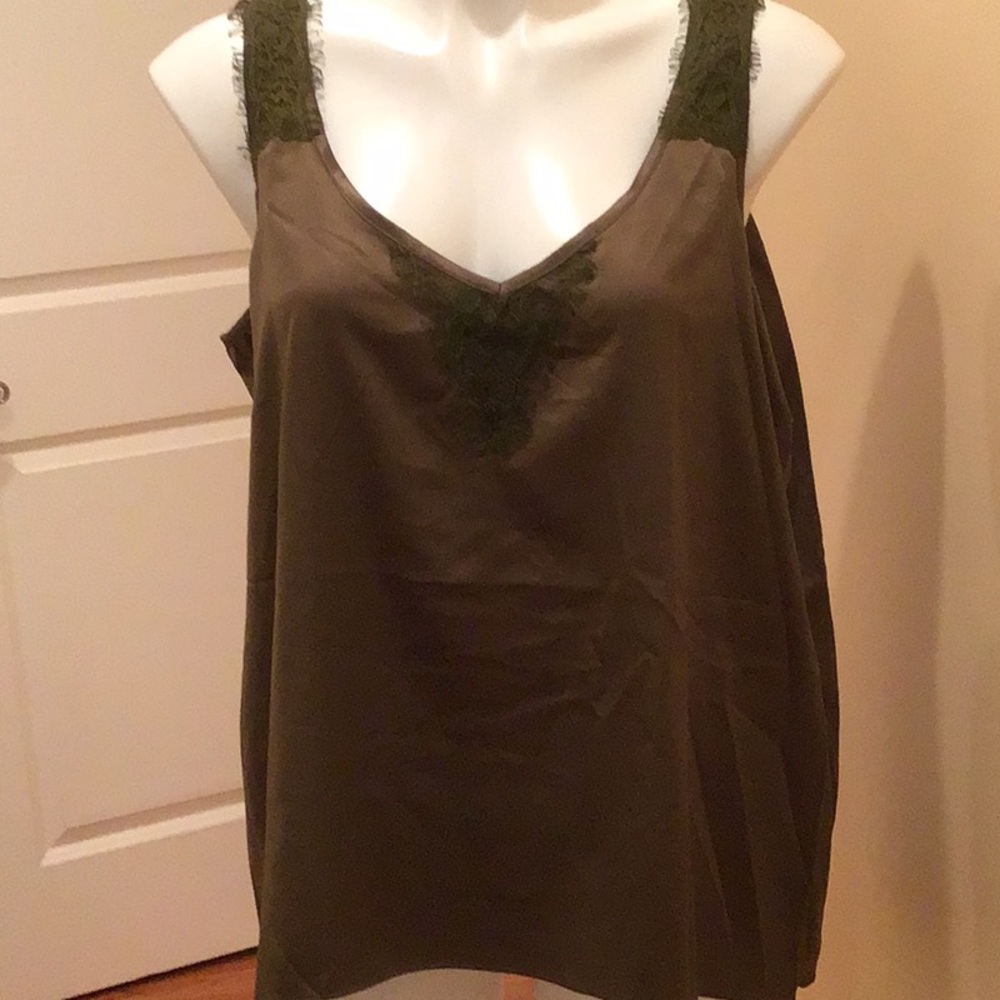 Sleeveless camisole laced top